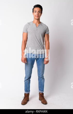 Voller Körper geschossen von stattlichen Hispanic Mann Stockfoto