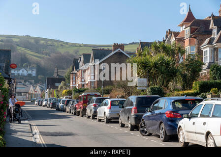 Lynton, North Devon, England, UK. März 2019. Die kleine Stadt Lynton in Exmoor National Park im Norden von Devonshire gelegen Stockfoto