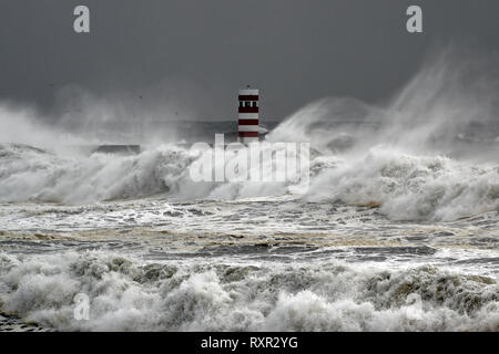 Gewitter mit starkem Wind Wellen Stockfoto