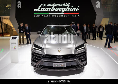 Genf, Schweiz - 6. MÄRZ 2019: Lamborghini Urus Auto auf dem 89. Internationalen Automobilsalon in Genf präsentiert. Stockfoto