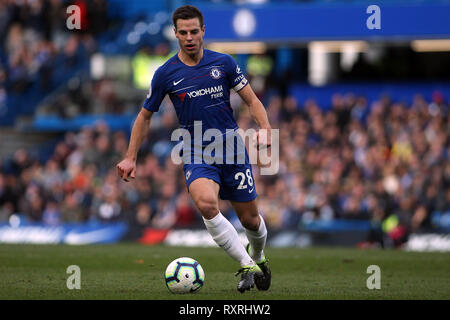 London, Großbritannien. 10. Mär 2019. Cesar Azpilicueta von Chelsea in Aktion. Premier League match, Chelsea v Wolverhampton Wanderers an der Stamford Bridge in London am Sonntag, den 10. März 2019. Dieses Bild dürfen nur für redaktionelle Zwecke verwendet werden. Nur die redaktionelle Nutzung, eine Lizenz für die gewerbliche Nutzung erforderlich. Keine Verwendung in Wetten, Spiele oder einer einzelnen Verein/Liga/player Publikationen. pic von Steffan Bowen/Andrew Orchard sport Fotografie/Alamy leben Nachrichten Stockfoto