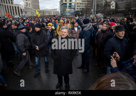 Moskau, Russland. 10. Mär 2019. Politiker Jawlinski, Führer der sozial-liberalen Partei Jabloko, nimmt teil an einer Kundgebung gegen die Isolation der Russischen Internet in Sakharova Avenue in Moskau Credit: Nikolay Winokurow/Alamy leben Nachrichten Stockfoto