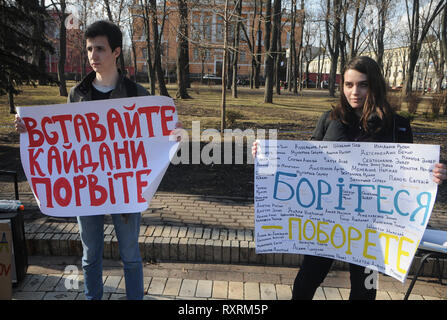 Kiew, Ukraine. 9 Mär, 2019. Demonstranten gesehen Plakate während der Rallye. Ukrainer Kundgebung in Solidarität mit den Einwohnern der beigefügten Krim, an der Shevchenko Park in Kiew. Credit: Alexey Ivanov/SOPA Images/ZUMA Draht/Alamy leben Nachrichten Stockfoto