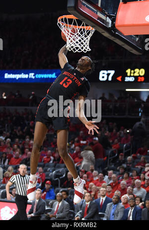 Cincinnati, Ohio, USA. 10 Mär, 2019. Houston Cougars Guard Dejon Jarreau (13) taucht die Kugel während der NCAA Mens Basketball Spiel zwischen den Houston Cougars und die Cincinnati Bearcats am fünften dritten Arena in Cincinnati, Ohio. Austyn McFadden/CSM/Alamy leben Nachrichten Stockfoto