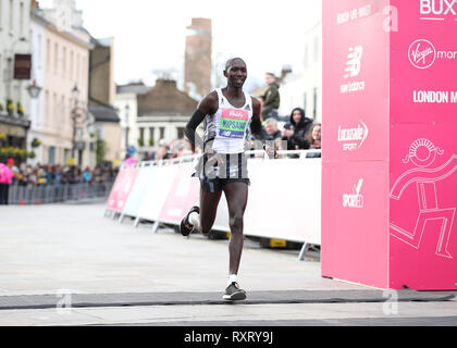 London, Großbritannien. 10 Mär, 2019. ; Die Vitalität große Halbmarathon; Wilson Kipsang Überqueren der Ziellinie auf Platz 6 Quelle: Aktion Plus Sport Bilder/Alamy leben Nachrichten Stockfoto