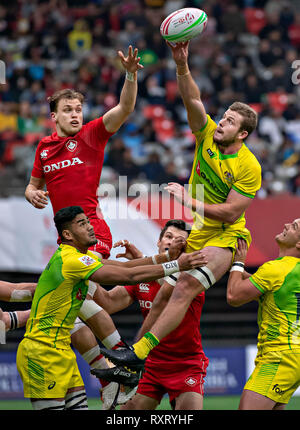 Vancouver, Kanada. 10 Mär, 2019. Jake Thiel (Top L) von Kanada und Nick Malouf (oben R) von Australien Kampf um den Ball in der HSBC World Rugby sieben Reihe bei BC Place in Vancouver, Kanada, 10. März 2019. Credit: Andrew Soong/Xinhua/Alamy leben Nachrichten Stockfoto