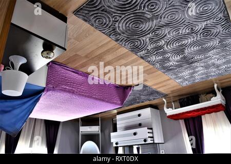 Ankara, Türkei. 09 Mär, 2019. Eine Innenansicht mit eine upside-down House. Credit: Altan Gochre | Verwendung weltweit/dpa/Alamy leben Nachrichten Stockfoto