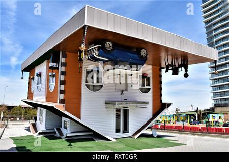 Ankara, Türkei. 09 Mär, 2019. Eine Außenansicht von eine upside-down House. Credit: Altan Gochre | Verwendung weltweit/dpa/Alamy leben Nachrichten Stockfoto