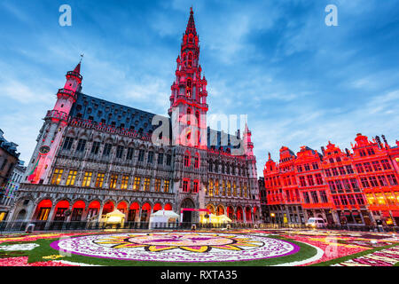 Brüssel, Belgien. Grand Place während Blütenteppich Festival 2018. Das Thema dieses Jahres war Mexiko.