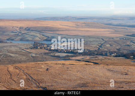 Der Blick über die Mauren in Richtung des Dorfes von Belmont, von der Winter Hill genommen Stockfoto