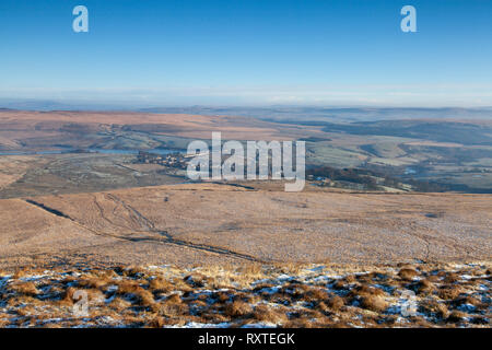 Der Blick über die Mauren in Richtung des Dorfes von Belmont, von der Winter Hill genommen Stockfoto