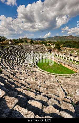 Das römische Theater von Aphrodisias zu Aphrodite und die Menschen in der Stadt von Julius Zoilos in der zweiten Hälfte des 1. vorchristlichen Jahrhunderts gewidmet. Sitze über 8000 Pe Stockfoto