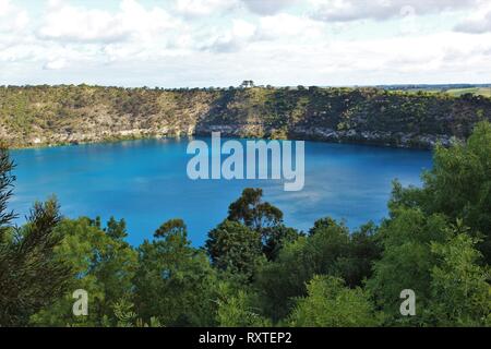 Schönen natürlichen blauen See am Mount Gambier, Australien Stockfoto