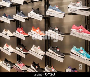 Sketchers Schuhe Store in Spanien Stockfoto