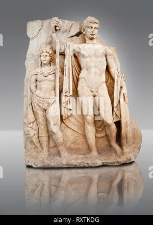 Römische Tempel pumpenöldruck Skulptur des Kaisers Tiberius mit unverlierbaren Barbar zu vanquish Britanica, Afrodisias Museum, Aphrodisias, Türkei Stockfoto