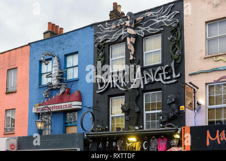 Camden Town, London, Großbritannien - 30 April, 2018: Berühmte Wand Dekorationen der Straße Geschäfte in Camden Town Stockfoto