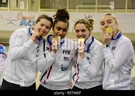 Athleten der Frauen fechten Team von Frankreich gesehen Feiern nach dem Sieg in der Endrunde der Internationalen fechten Turnier Akropolis Coupé 2019. Stockfoto