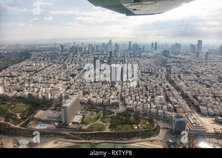 Tel Aviv, Israel - 24. Februar 2019: Panoramablick auf Tel Aviv von Jaffa. Stockfoto