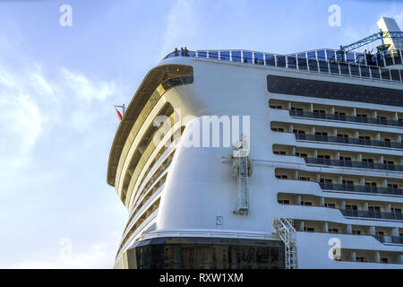 Lissabon, Portugal - 23 April, 2018: ЕHE MSC Meraviglia am Hafen angedockt. Stockfoto