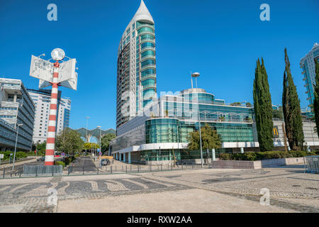 Moderne Gebäude in Lissabon Park der Nationen Expo 98 Lissabon Portugal. Sao Gabriel und Sao Rafael Twin Towers am 06. Stockfoto