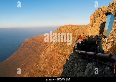 Gebäude, die Schönheit der Landschaft zu betrachten. Mirador del Rio auf Lanzarote. Spanien Stockfoto