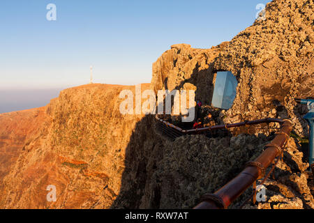 Gebäude, die Schönheit der Landschaft zu betrachten. Mirador del Rio auf Lanzarote. Spanien Stockfoto