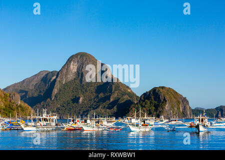 Skyline von cadlao Insel von El Nido Strand in Palawan, Philippinen Stockfoto