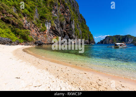 Ein versteckter Strand in El Nido, Palawan, Philippinen Stockfoto