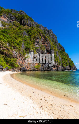 Ein versteckter Strand in El Nido, Palawan, Philippinen Stockfoto