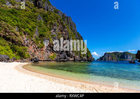 Ein versteckter Strand in El Nido, Palawan, Philippinen Stockfoto