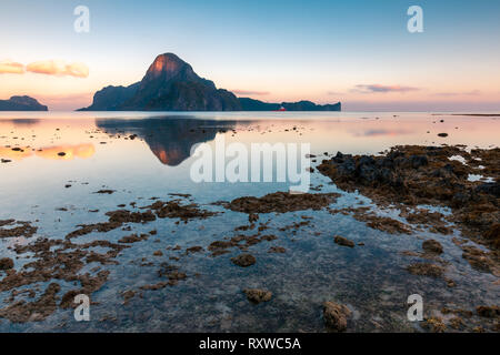 Skyline von cadlao Insel von El Nido Strand in Palawan, Philippinen Stockfoto