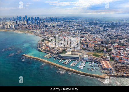 Tel Aviv, Israel - 24. Februar 2019: Panoramablick auf Tel Aviv von Jaffa. Stockfoto