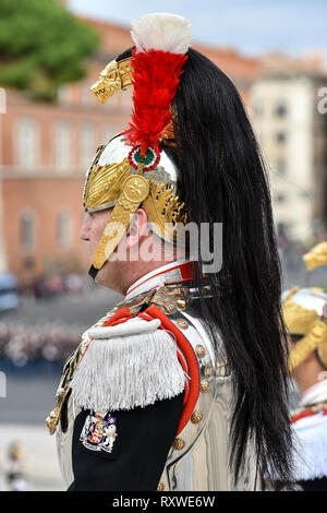 Rom, Italien, 16. Oktober 2018: Soldaten aus nationalen Italiens Ehrengarde bei einer militärischen Zeremonie am Altar des Vaterlandes in Rom. Stockfoto