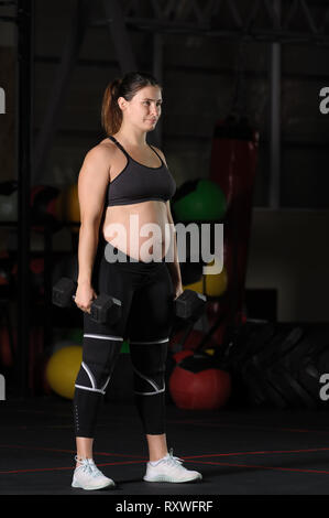 Schwangere weiblichen Athleten zu tun Hantel power Snatch Stockfoto