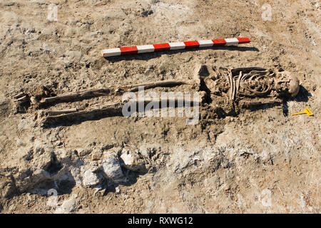 Skelett in einem römischen Beerdigung bei archäologischen Ausgrabungen entdeckt Stockfoto