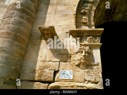 Hatra, Irak: architektonische Details am Eingang der Iwan (Hall) Nr. 4 von C2 ndAD Iranischen Stil Tempel - Palast Komplex im Zentrum von Temenos des Oasis city Stockfoto