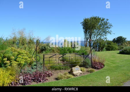 Crescent Gardens Filey, Blumenbeet mit Noten Ornament, die die Nordsee bietet. North Yorkshire UK Stockfoto