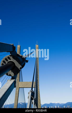 Die Alex Fraser Brücke wurde 1986 abgeschlossen, in der Zeit, für die Expo 86 in Vancovuer, BC. Es ist aus massivem Stahl Kabel unterstützen das Brückendeck. Stockfoto