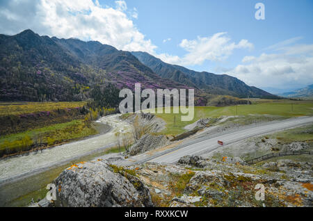 Berglandschaften der Chui Trakt, Altai. Tal Chuya. Petroglyphic komplexe Kalbak-Tash Stockfoto