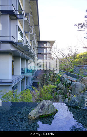 KYOTO, JAPAN-23 FEB 2019 - Ansicht des Ritz Carlton Kyoto, ein Luxushotel auf Nijo-Ohashi Hotori, in Kyoto, Japan. Stockfoto