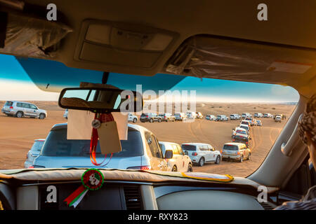 Dubai Desert Safari, auch genannt Dune Bashing in Dubai, Vereinigte Arabische Emirate Stockfoto