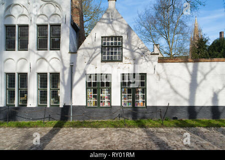 Brügge, Belgien - 17. FEBRUAR 2019: Beginenhof, eine der Attraktionen der Stadt. Autonomen Shelter Stockfoto