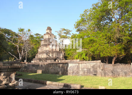 Sathmahal Prasada - sieben - tiered Kalkstein Pyramide, Polonnaruwa, Sri Lanka. Weltkulturerbe der UNESCO Stockfoto