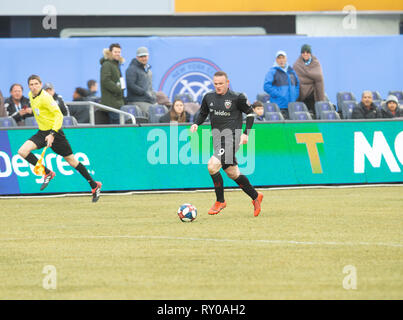 New York, Vereinigte Staaten. 10 Mär, 2019. Wayne Rooney (9) von DC United controls Kugel während der Mls regelmäßige Spiel gegen NYCFC im Yankee Stadium Spiel endete in der Tabelle mit Platz 2 begnuegen draw Credit: Lev Radin/Pacific Press/Alamy leben Nachrichten Stockfoto