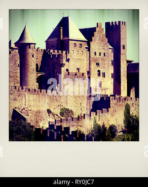 Polaroid Wirkung, Mauern der mittelalterlichen Stadt Carcassonne, Aude, Royal, Frankreich, Europa Stockfoto