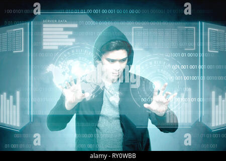 Junge asiatische Hacker in Schwarz hoodie Berühren virtuellen Bildschirm mit den Serverdaten, Binärcode, Bargraph und Weltkarte Hintergrund Stockfoto