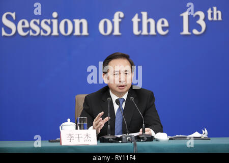 (190311) - Peking, 11. März 2019 (Xinhua) - Ökologie und Umwelt Minister Li Ganjie besucht eine Pressekonferenz zum Thema "Entschlossen kämpfen, um zu verhindern, dass Umweltverschmutzung" für die zweite Session des 13. Nationalen Volkskongress (NVK) in Peking, der Hauptstadt von China, 11. März 2019. (Xinhua / Shen Bohan) Stockfoto