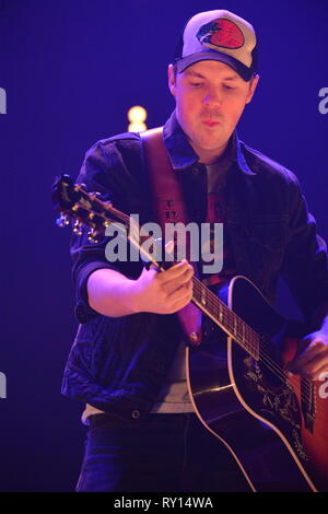 Glasgow, UK. 10 Mär, 2019. Travis Denning führt auf dem Land zu Land Musikfestival auf der Hydro-Arena in Glasgow. Credit: Colin Fisher/Alamy leben Nachrichten Stockfoto