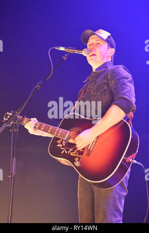 Glasgow, UK. 10 Mär, 2019. Travis Denning führt auf dem Land zu Land Musikfestival auf der Hydro-Arena in Glasgow. Credit: Colin Fisher/Alamy leben Nachrichten Stockfoto