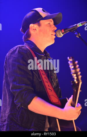 Glasgow, UK. 10 Mär, 2019. Travis Denning führt auf dem Land zu Land Musikfestival auf der Hydro-Arena in Glasgow. Credit: Colin Fisher/Alamy leben Nachrichten Stockfoto